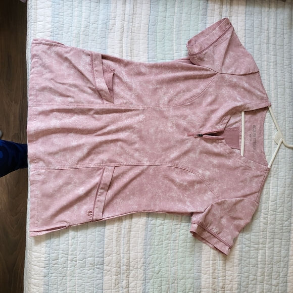 Scrub shirts - Picture 3 of 15